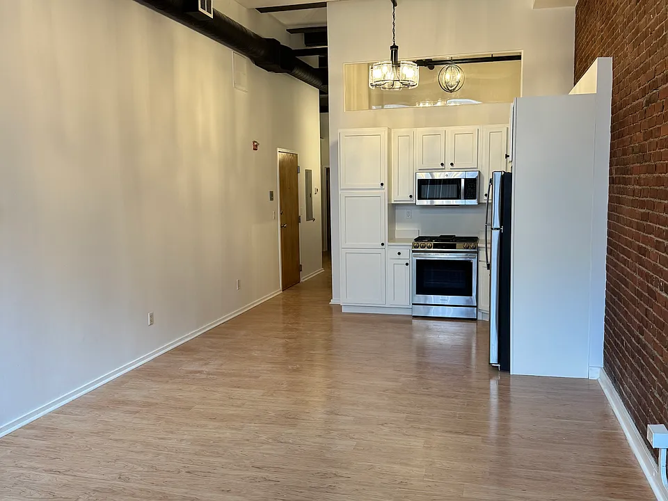 235 Friend St #1