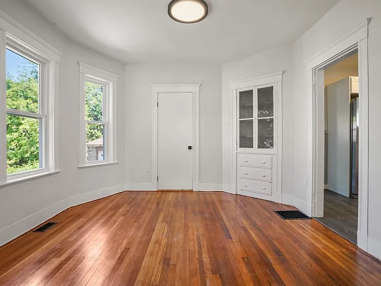 133 Winthrop St — Photo 5