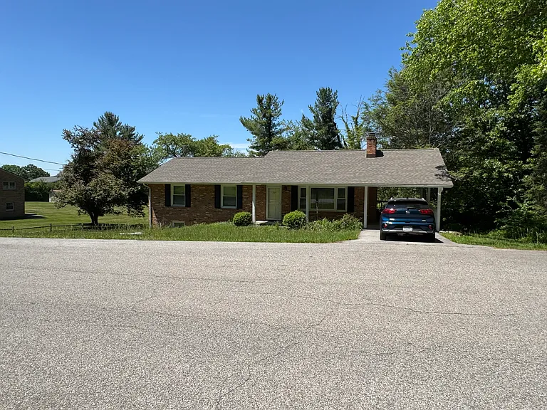 224 Price St — Photo 14