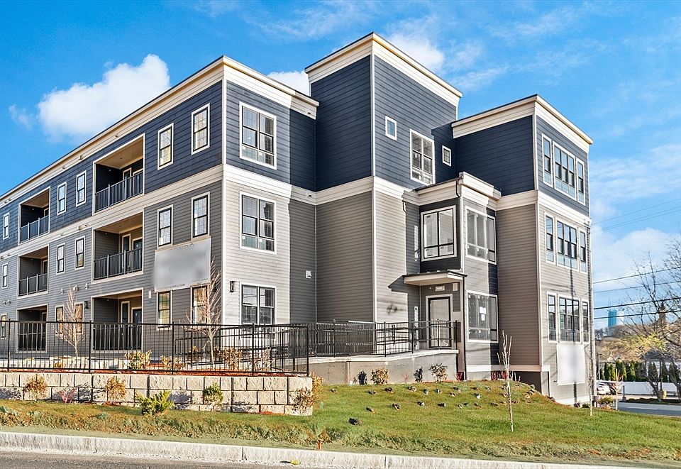 2nd image of 272 Lincoln St #304