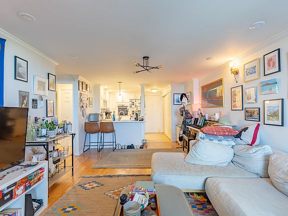 2nd image of 19 Winchester St APT 806