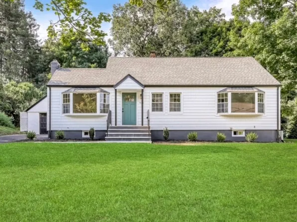 924 Franklin Ave, Franklin Lakes, NJ 07417