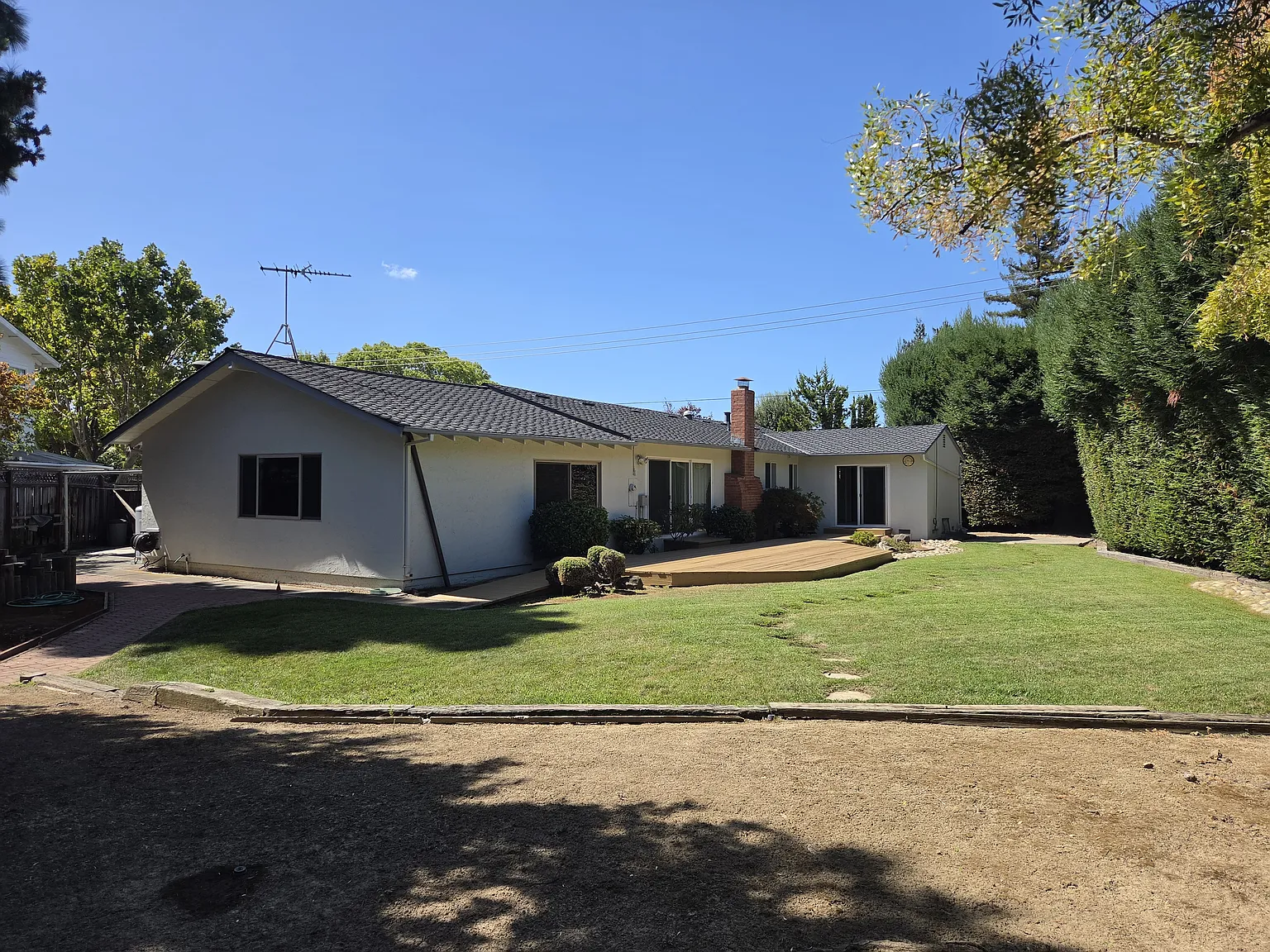 4 bed, 2085 sqft, $7,100 — Photo 3