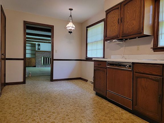 3rd image of 8365 Stoney Creek Dr