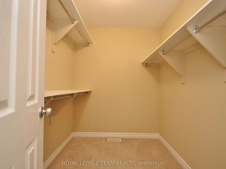 593 Clearbrook Dr — Photo 17
