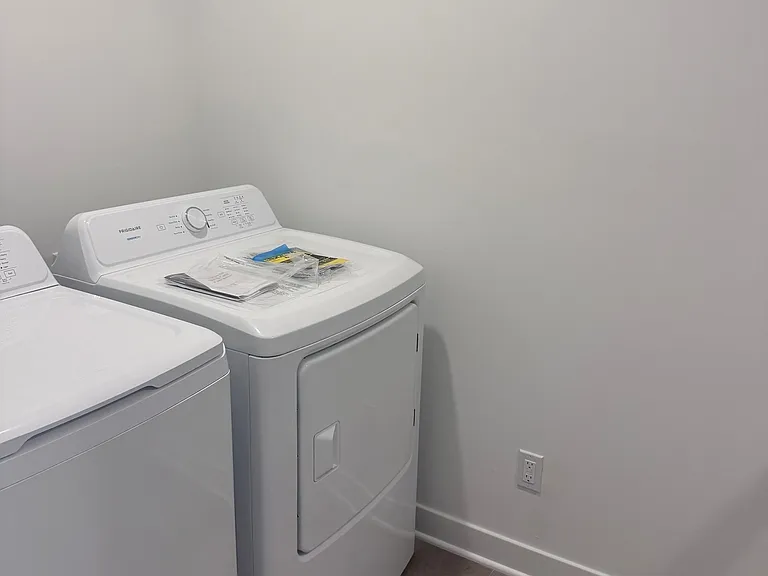 Laundry (Washer and Dryer)
In-unit laundry for added convenience