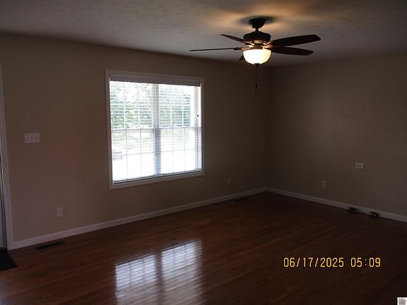 5th image of 212 Bakersfield Dr