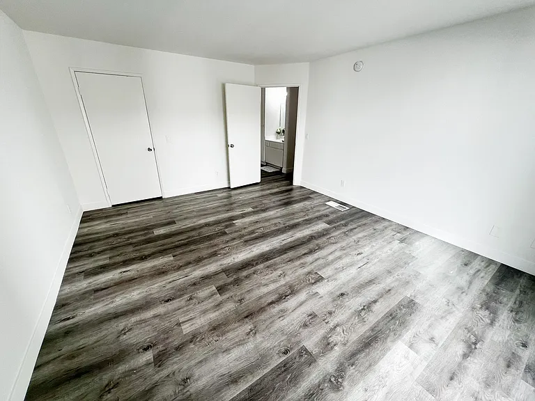 20954 Vanowen St — Photo 11