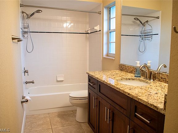 5th image of 4626 SW 23rd Ave