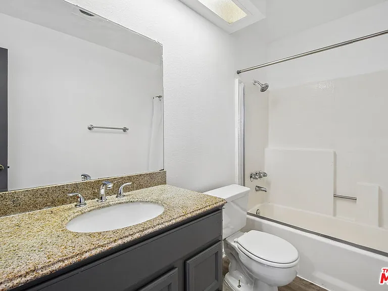 11924 Mayfield Ave #5 — Photo 7