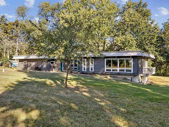 2nd image of 1980 Valley View Dr NE