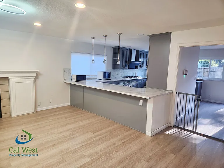 7521 Santa Barbara Dr — Photo 2