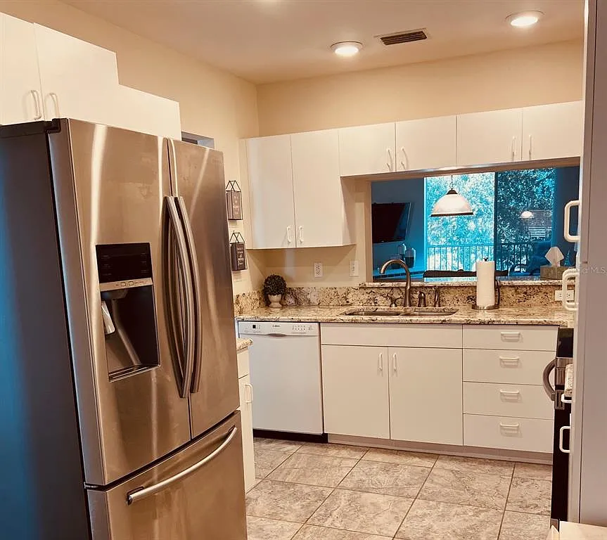2 bed, 2.0 bath, 1106 sqft, $5,500 — Photo 2