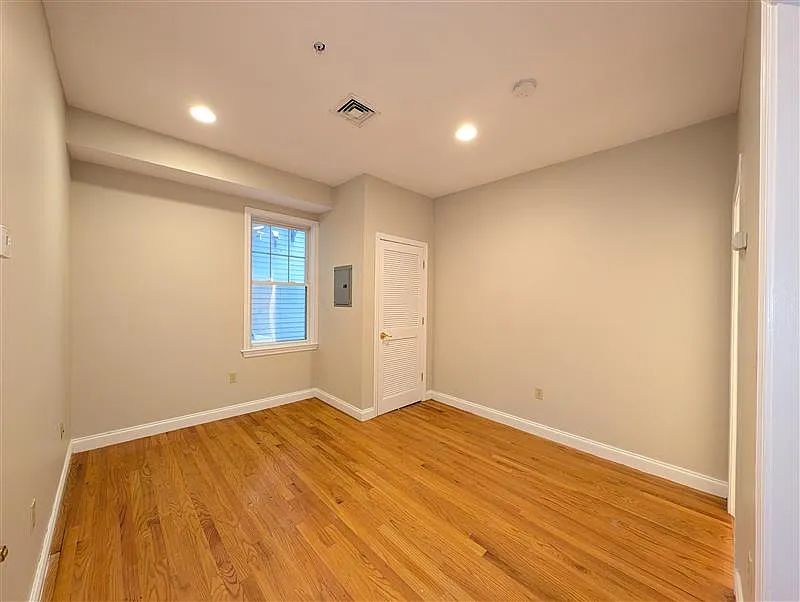 2 bed, 666 sqft, $3,000 — Photo 4
