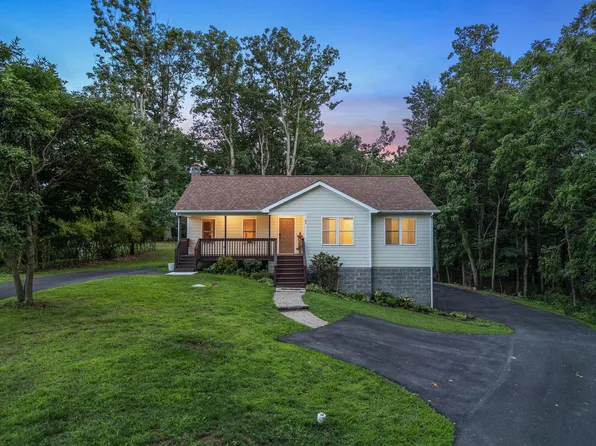 60 Wood Ridge Dr NE, Christiansburg, VA 24073