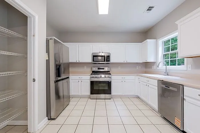 2148 Saint Albans Pl — Photo 12