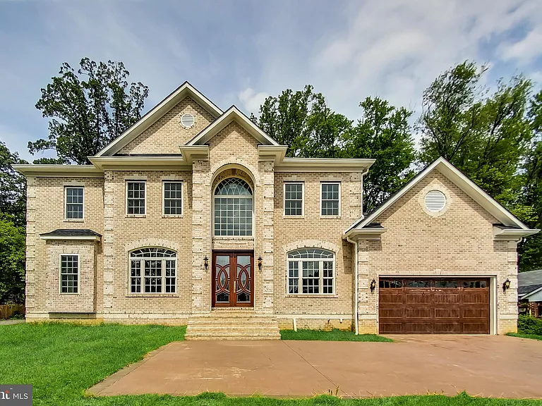 3104 Sleepy Hollow Rd — Photo 1