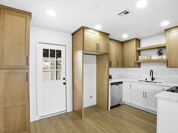 246 Kansas Ave, Henderson, NV 89015