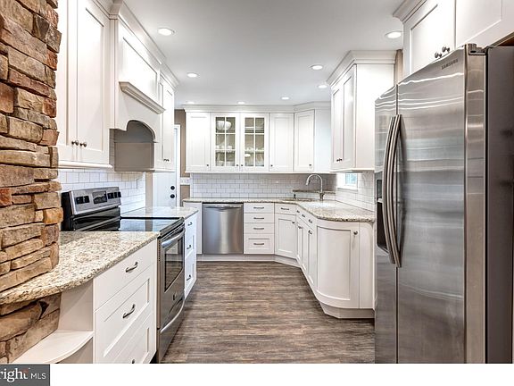 4th image of 1310 Blackhorse Hill Rd