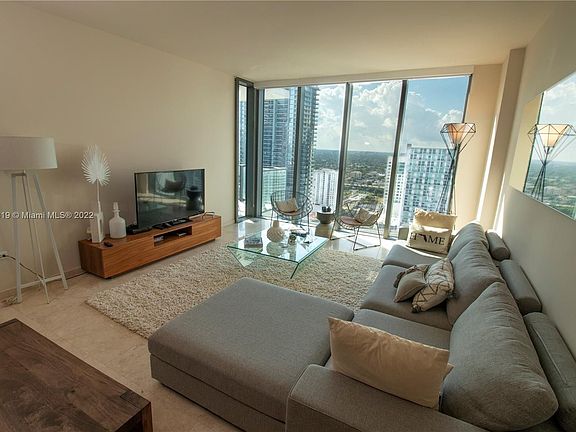 3rd image of 68 SE 6th St Unit 2810