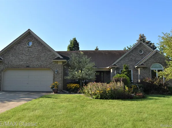 901 Jordan Dr, Troy, MI 48098