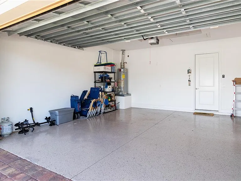 6604 Roma Way — Photo 18