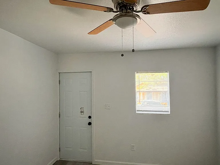 916 Preston St #916 — Photo 3