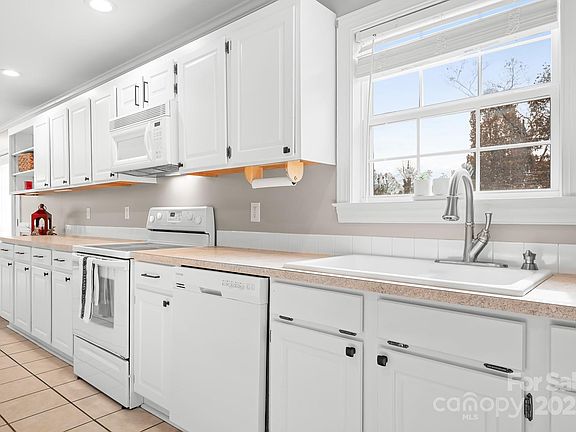 5th image of 124 Caribou Dr