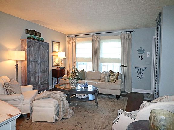 3rd image of 7837 Meadowhaven Blvd
