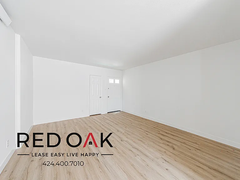 8720 Owensmouth Ave #9 — Photo 7