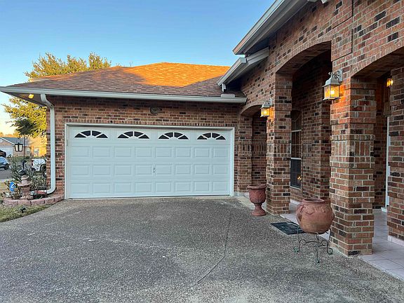 3rd image of 1915 Silverwood Dr