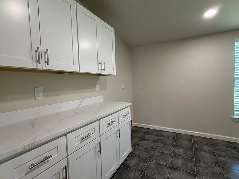 6812 Lakeside Dr — Photo 13