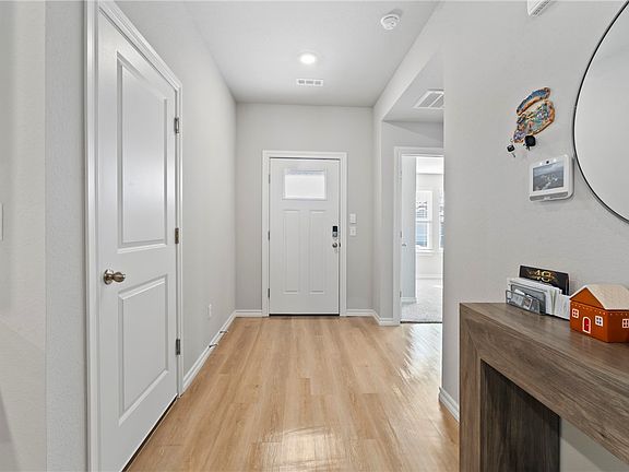 4th image of 503 Cattleman Ln