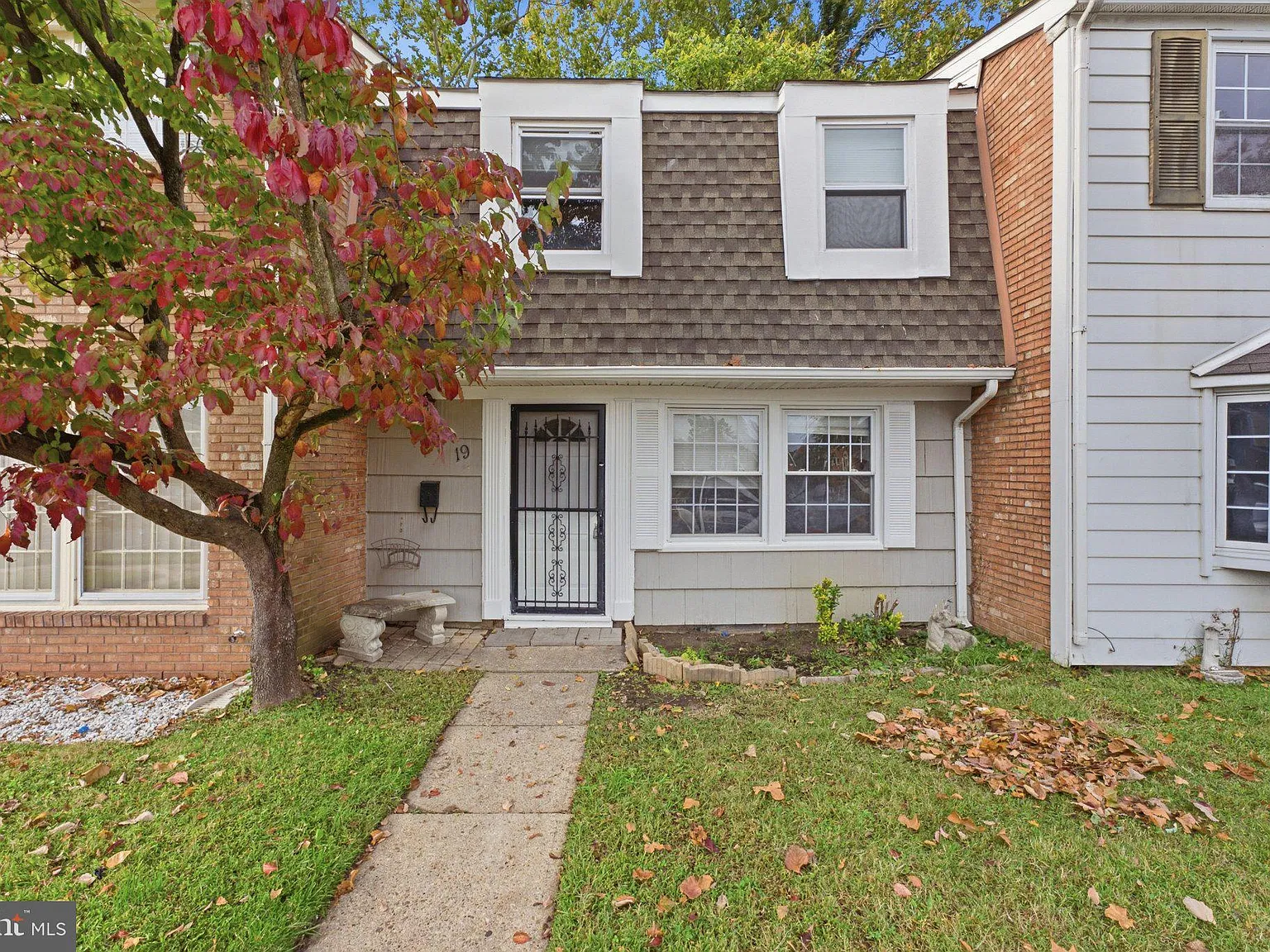 2 bed, 1.5 bath, 1270 sqft, $2,400 — Photo 1