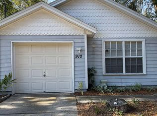 910 Camelia St, Atlantic Beach, FL 32233