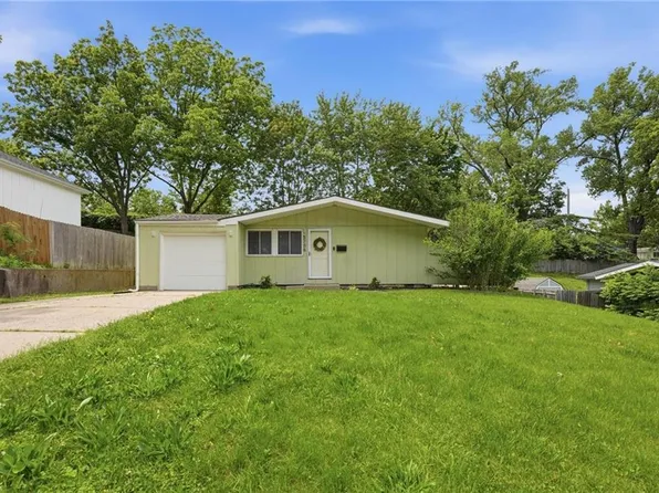 5706 N Woodland Ave, Gladstone, MO 64118