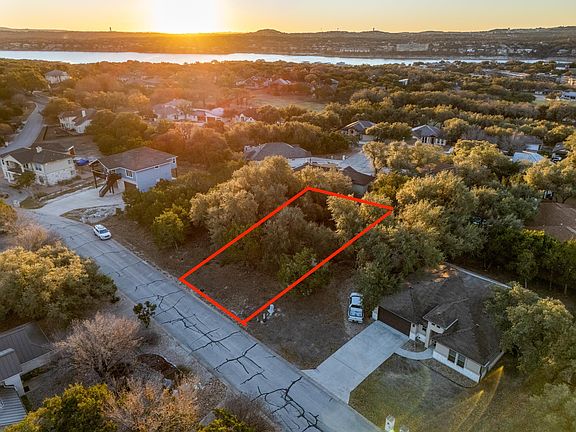 3rd image of 18813 Kelly Dr