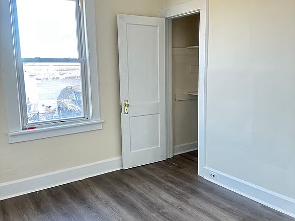 4th image of 816-818 Pennington St #1