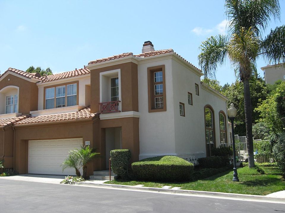 End unit Townhouse
