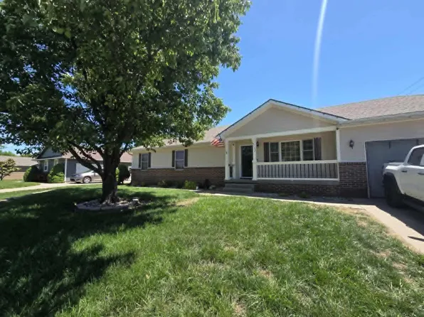 8732 Eagles Landing Dr, Manhattan, KS 66502