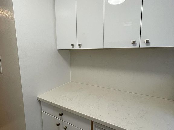5th image of 1805 S Barrington Ave APT 9