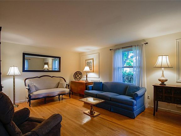 4th image of 14 Sturbridge Ln