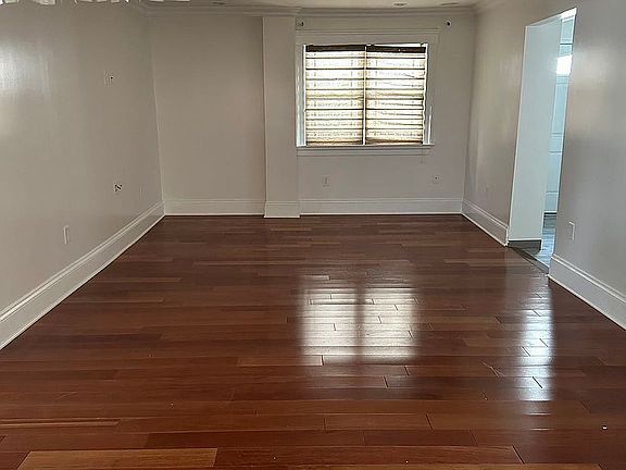 2nd image of 220 Woodbine Ave
