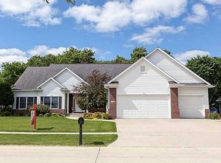 4701 Chestnut Ridge Rd NE, Cedar Rapids, IA 52411