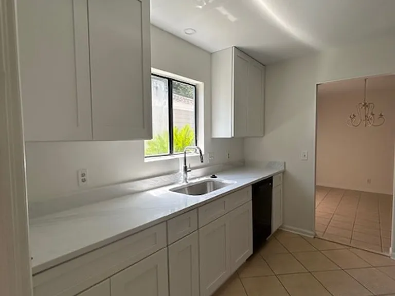 309 Maple St — Photo 4
