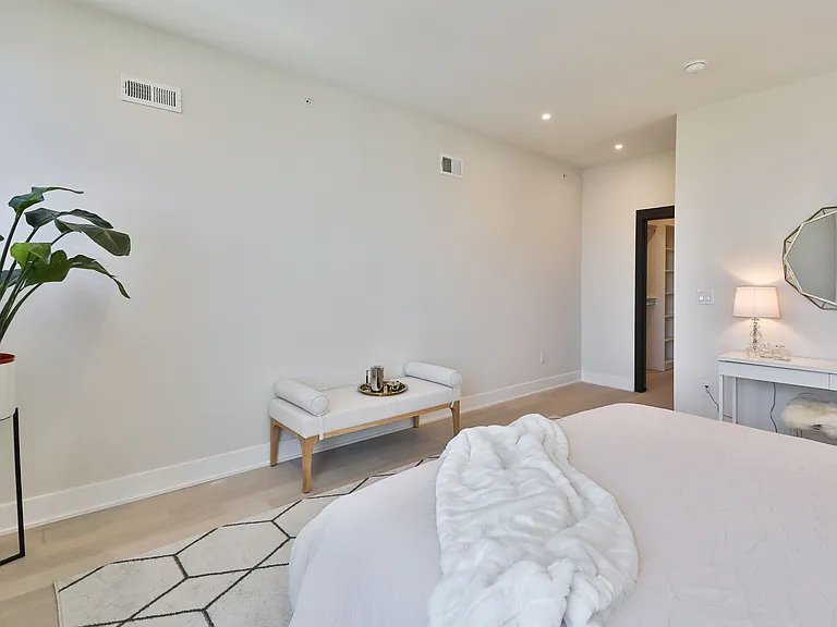 2541 Turner St — Photo 23