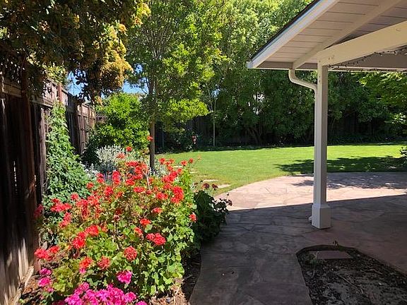 3rd image of 565 Casita Way