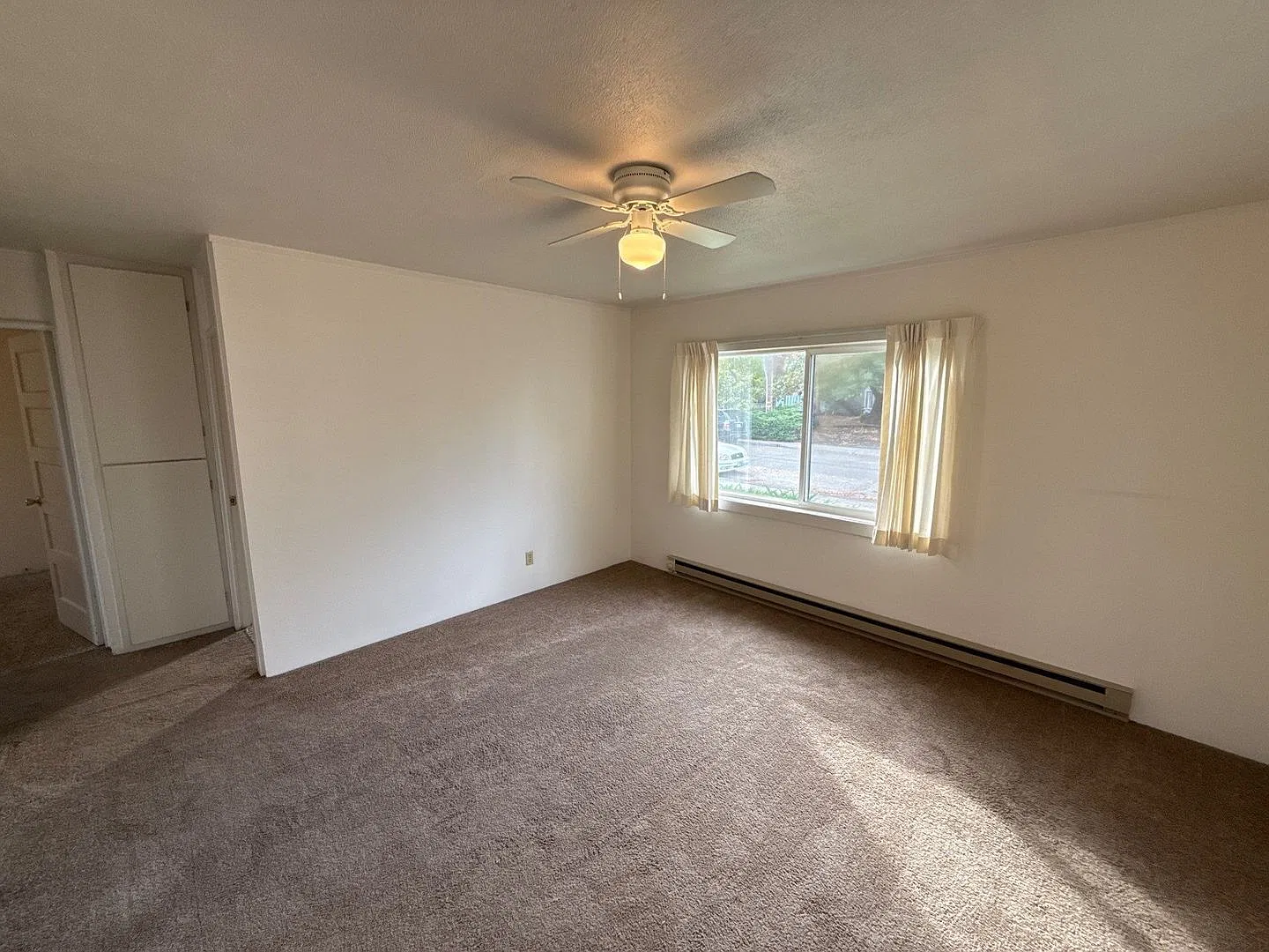2 bed, 1.0 bath, 760 sqft, $1,395 — Photo 2