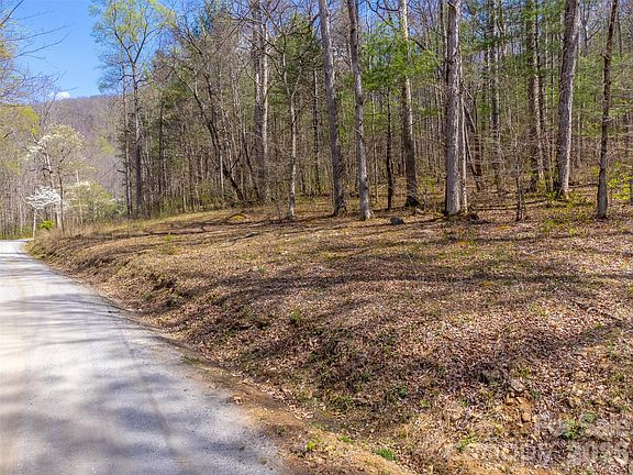 3rd image of 306 Cedar Creek Farm Rd