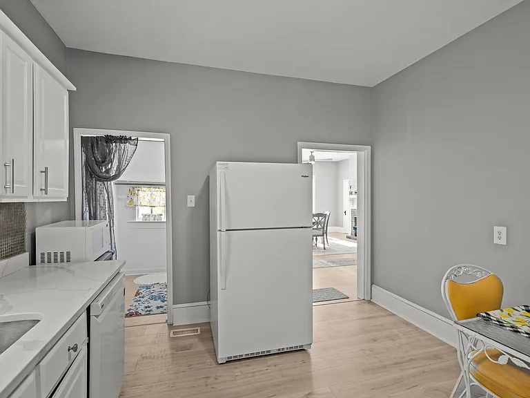 110 N Church St — Photo 11